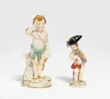 Meissen, Amor mit Pfeil und Bogen und Verkleideter Amoretto mit Dudelsack, Porzellan, farbig und gold staffiert