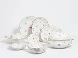 Großes Speiseservice mit Streublumen by Meissen, Porzellan, farbig und gold staffiert, sold Jan 2024