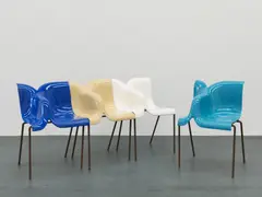 Dorothee Golz, 4 Stapelstühle, 1997-1999, Polyesterlaminat und Stahl