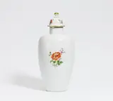 Meissen, Deckelvase mit Blumendekor, Porzellan, farbig und gold staffiert