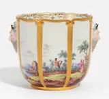 Cachepot mit Maskarons by Meissen, 19.Jh, Porzellan, farbig und gold staffiert, sold May 2022
