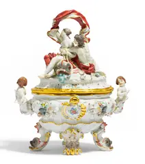 Meissen, Terrine mit Acis und Galathea aus dem Schwanenservice, 20. Jh, Porzellan, farbig und gold staffiert
