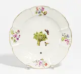 Teller mit Blumenkohl by Meissen, Um 1750, Porzellan, farbig und gold staffiert, sold May 2022