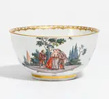 Kumme mit Watteauszenen by Meissen, Um 1750, Porzellan, farbig und gold staffiert, sold May 2022