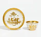 Koppchen und Untertasse mit Goldchinesen by Meissen, Um 1720/25, Porzellan, radierter Golddekor, sold May 2022