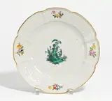 Teller aus dem "Grünen Watteauservice" by Meissen, Um 1740/50, Porzellan, farbig und in grünem Camaieu staffiert, sold May 2022