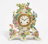 Pendule mit Vögeln by Meissen, 20.Jh, Porzellan, farbig und gold staffiert, sold May 2022
