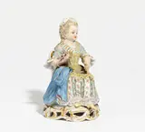 Mädchen mit Muschel by Meissen, Vor 1924, Porzellan, farbig und gold staffiert, sold May 2022
