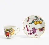 Tasse und Untertasse mit floralem Dekor by Meissen, Um 1750, Porzellan, farbig und gold staffiert, sold May 2022