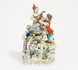 Große Gruppe musizierender Kindern by Meissen, 20.Jh, Porzellan, farbig und gold staffiert, sold May 2022