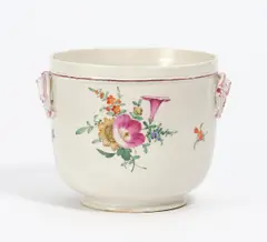 Cachepot mit floralem Dekor by Ludwigsburg, Porzellan, farbig staffiert, sold Jan 2023