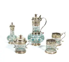 Joseph Brocard, Orangenwasser Service im orientalisierenden Stil, Um 1873, Farbloses Glas mit Emaildekor in Türkis und Gold