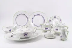 Tee- und Speiseservice Veilchendekor by Nymphenburg, 1976-1997, Porzellan, violett, grün und gold staffiert, sold Nov 2022
