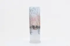 Kleine Vase mit Winterlandschaft by Cristallerie Daum, 1890-1896, Farbloses Glas mit milchig weißen, violetten und gelben Pulvereinschmelzungen, sold Nov 2022