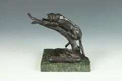 Gary Herbert, Mountain Lion in Tree, Green marble plinth base with rough-cut edge