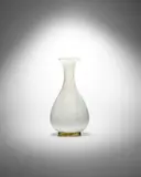 Tomaso Buzzi, Lattimo Incamiciato Vase