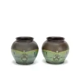 Willem Coenraad Brouwer, Two small vases, circa 1905, Stoneware, brown and green glazes with sgraffito design
