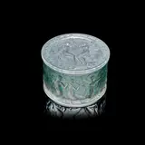 'Figurines et Voiles' box and cover, designed 1929 by René Lalique, Green stained glass, sold Dec 2021