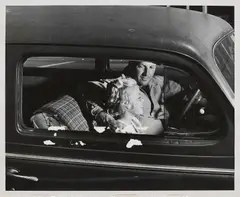 Ohne Titel by Weegee, Gelatinesilberabzug, sold Jun 2024