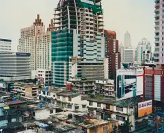Jörn Vanhöfen, Bangkok # 549 (Aus: Aftermath, 2001-2011), 2010, C-Print, auf Aluminium kaschiert