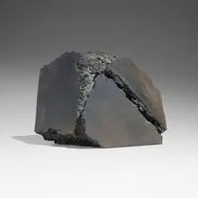 Yō Akiyama, Heptahedron A, 2022, stoneware with iron filings