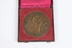 Daniel Jean Baptiste Dupuis, Alliance Francais, Bronze Alliance Francais from Patrick Henry Junior High School awarded to Sarah Nardsny, 1927; in original box - Dia.: 68 cm PROVENANCE: Estate of Jim Graham, former Washington