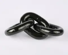 Monica Bonvicini, 19 Tonnes for You, 2011, Multiple. Dreigliedrige Stahlkette
