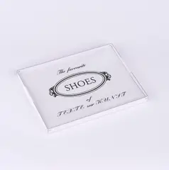 Olaf Nicolai, The Favorite Shoes of Texte zur Kunst, 2002, Mappe mit 10 Farbserigrafien auf leichtem Karton. Mit Deckblatt und Index. In originaler Box