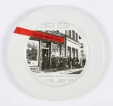 Rosemarie Trockel, Wurstteller, 1999, Farbserigrafie auf Porzellan. Ø 27cm