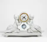 Pendule mit Putten by Meissen, Porzellan, weiß, sold May 2022