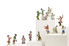 14 Figuren aus der Affenkapelle by Meissen, 20. Jh, Porzellan, farbig und gold staffiert, sold Nov 2022