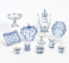 Royal Copenhagen, Kaffeeservice "Strohblume" für Sechs Personen, 20.Jh, Porzellan, unterglasurblaues Dekor