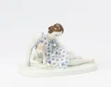 Junge Frau mit Kleinkind by Meissen, Vor 1924, Porzellan, farbig staffiert, sold Nov 2022