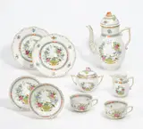 Kaffeeservice "Indischer Blumenkorb" für Acht Personen by Herend, 20.Jh, Porzellan, farbig und gold staffiert, sold Jan 2023