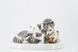 Katzenfamilie by Meissen, 20.Jh, Porzellan, farbig staffiert, sold Nov 2022