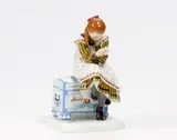 Lesendes Mädchen auf Truhe by Meissen, 20. Jh, Porzellan, farbig staffiert, sold Nov 2022
