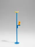 Diango Hernández, Dos naranjas y un platano, 2018, Aluminium, blau lackiert und Früchte