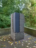 Ulrich Rückriem, Ohne Titel, 1990, Syenit, gespalten, gesägt und partiell poliert