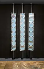 Integration (Sphärisches Objekt, kinetisch) by Adolf Luther, 1980, Jeweils 16 halbverspiegelte, konkave Linsen (je fünf auf Vorder- und Rückseite) in Plexiglaskastenrahmen. Mit Metallelem, sold Jun 2023