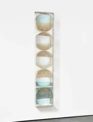 Ohne Titel (Sphärisches Objekt) by Adolf Luther, Fünf halbverspiegelte, konkave Linsen vor Spiegeln, auf Holz montiert. In Plexiglaskastenrahmen, sold Jun 2023