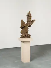 Bryan Hunt, Cairo # IV, 1998, Bronze, dunkelbraun patiniert, auf Gusssteinplinthe