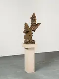 Bryan Hunt, Cairo # IV, 1998, Bronze, dunkelbraun patiniert, auf Gusssteinplinthe