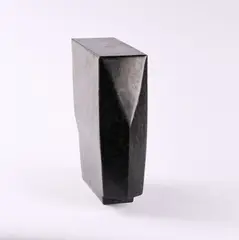 Martine Andernach, Kopf, 1995, Diabas, poliert