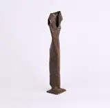 Lothar Fischer, Hüllenidol, 1973, Bronze, braun patiniert