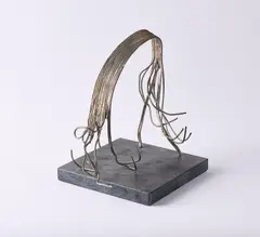 Brigitte und Martin Matschinsky-Denninghoff, Verwandlung 5, 1994, Messing und Zinn. Mit Steinsockel