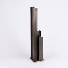 James Licini, Ohne Titel, 1996, Eisen, teilkorrodiert