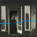 Edward Krasinski und Lothar Wolleh, Ohne Titel, 1977, Fotoleinwand auf Holz. Mit Klebeband überarbeitet