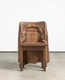 Peter Rübsam, Ohne Titel (Stuhl mit Mantel), Holz (Kiefer)