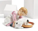 Kind mit Hund aus einer Schale trinkend by Meissen, Frühe Ausformung vor 1924, Porzellan, farbig dekoriert, sold Nov 2022