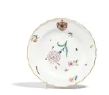 Wappenteller aus dem 'Ferrero Service' by Meissen, Um 1740, Porzellan, farbig und gold dekoriert, sold Nov 2022